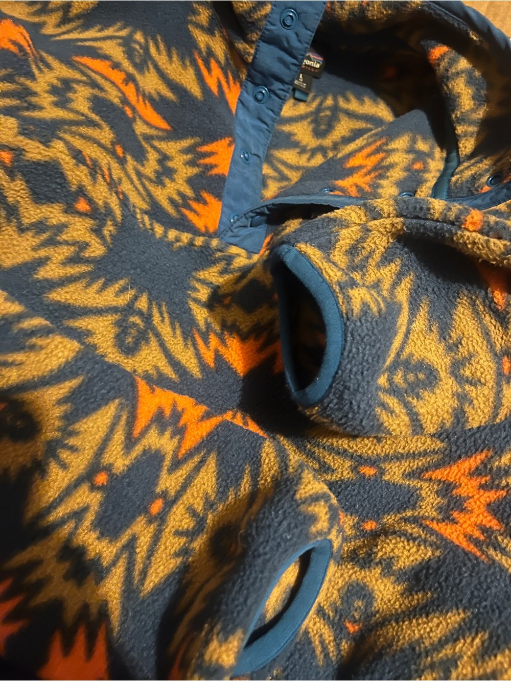 Fleece pullover buttons (Patagonia Synchilla) Aztec geo graphic women’s xs/s